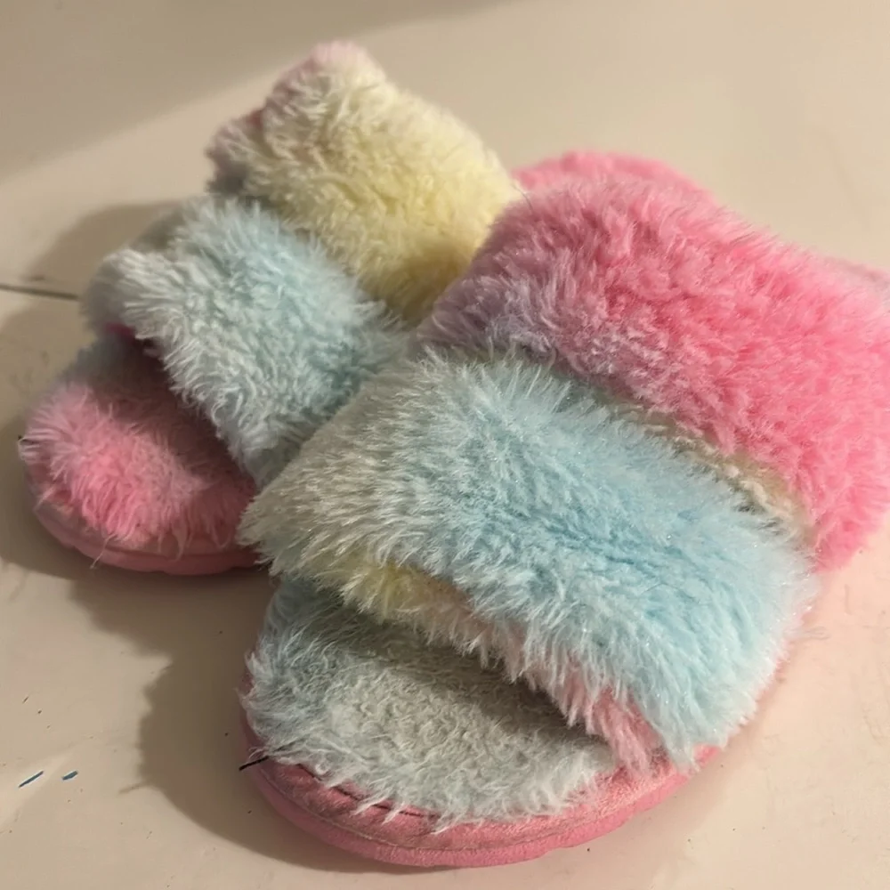 🍀Madden Girl Pink and Multicolor Kids Slippers